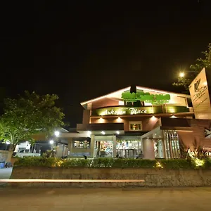Aukotan Place Тау